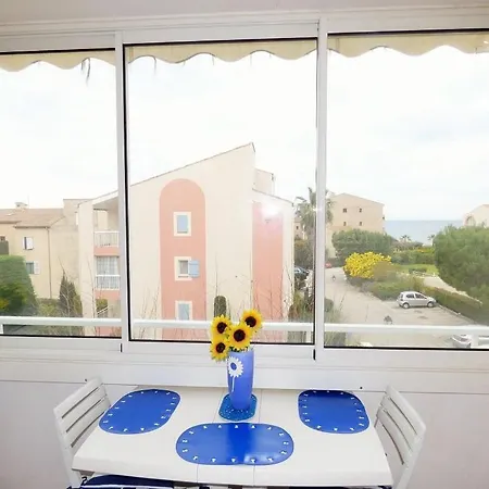 Apartment Vue Dans Grand Domaine Avec Piscine. *